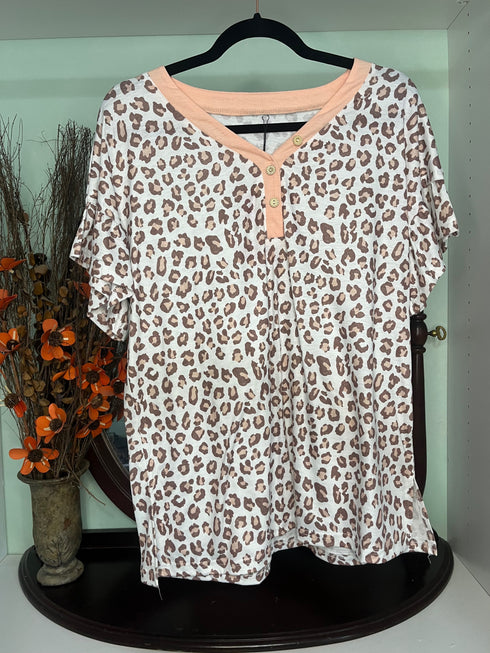 Leopard Print Slit Buttoned V-Neck Tee