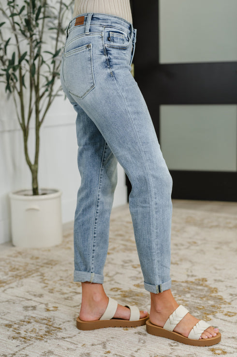 Judy Blue Mallory Mid Rise Bleach Wash Boyfriend Jeans