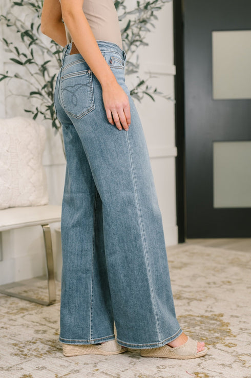 Adrian Mid Rise Retro Wide Leg - LISA MARIE BOUTIQUE - Womens - 0/24 -