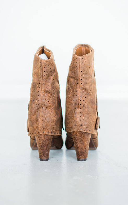 Cowgirl Star Booties in Tan