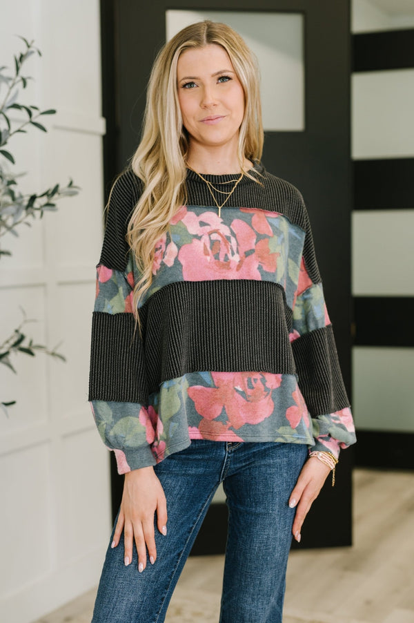 In the Spotlight Contrast Pullover - LISA MARIE BOUTIQUE - Womens - Small -