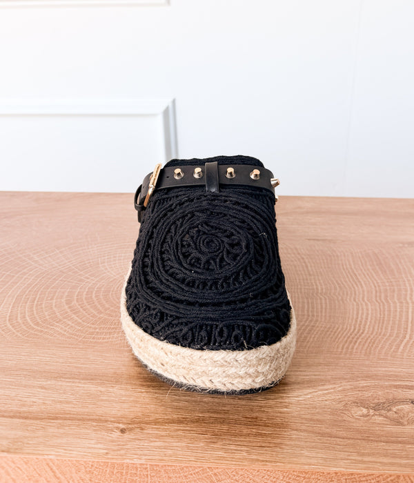Treads Clogs in Black