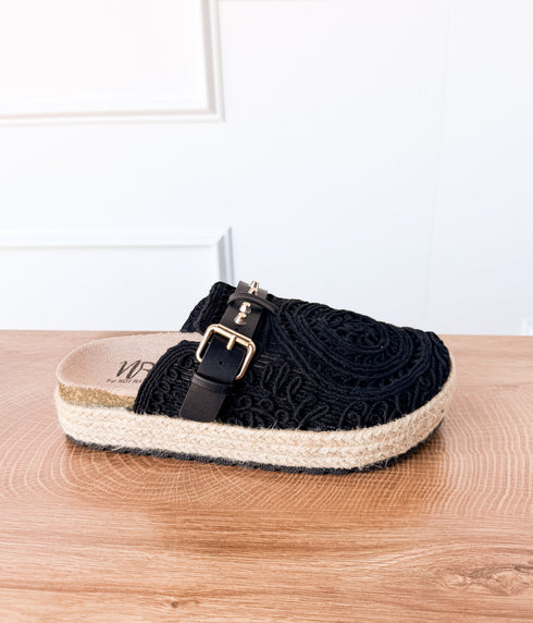 Treads Clogs in Black