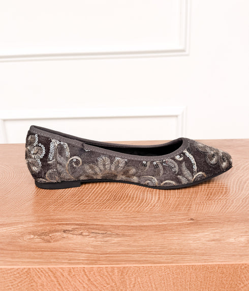 Yuna Flats in Grey