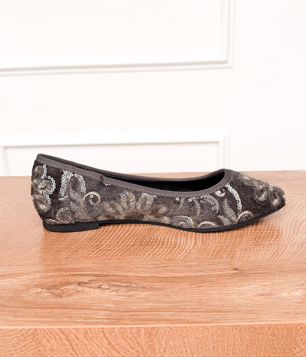 Yuna Flats in Grey